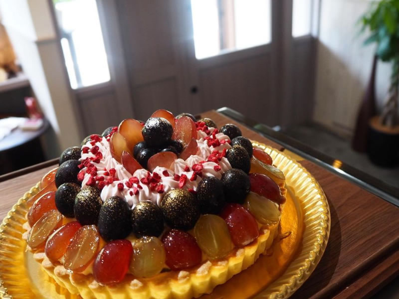 amaimonyaAI（近江八幡市）葡萄のホールケーキ